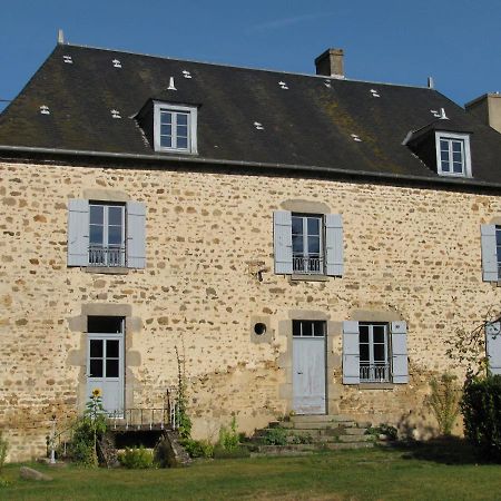 Chambres D'Hotes -B&B- La Bonneterie Montaigut-le-Blanc  エクステリア 写真